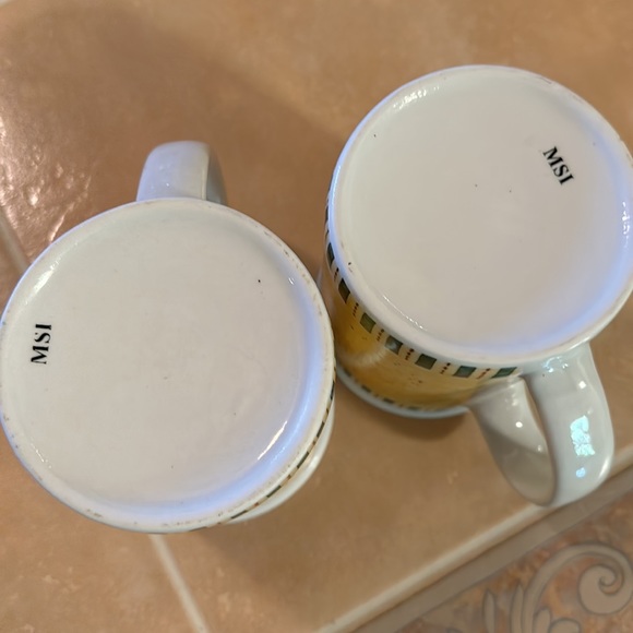 3 Christmas Mugs - Picture 4 of 9